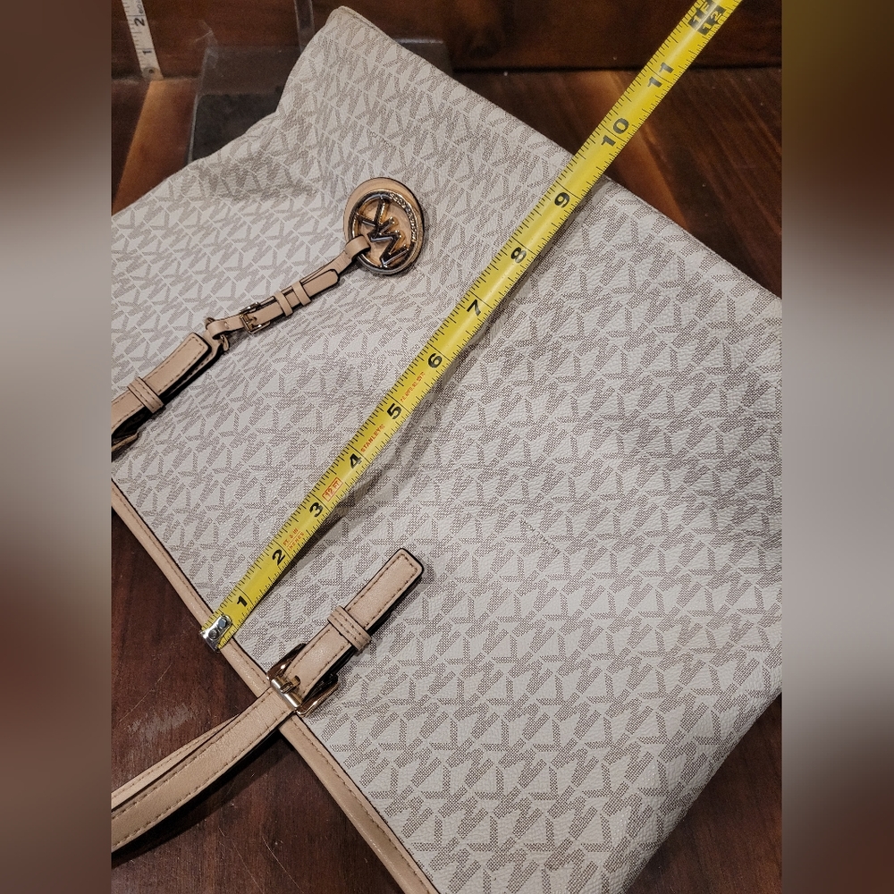 Michael Kors tote purse MK bag- damaged handle - Picture 11 of 12